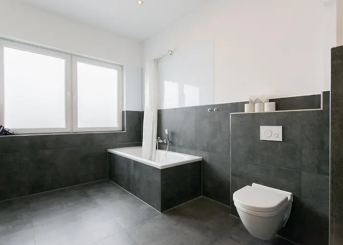 公寓 Tolstov - 250m2 Loft With 6 Im Industriegebiet - 20 Min Messe Dus & Old Town Dus