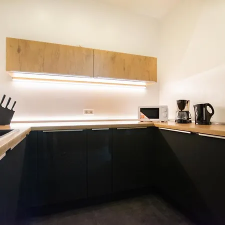 Tolstov - 250m2 Loft With 6 Im Industriegebiet - 20 Min Messe Dus & Old Town Dus Apartment