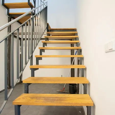 Tolstov - 250m2 Loft With 6 Im Industriegebiet - 20 Min Messe Dus & Old Town Dus Apartment