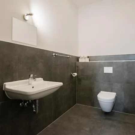 Apartment Raj Living - 250m2 Loft With 6 Im Industriegebiet - 20 Min Messe Dus & Old Town Dus