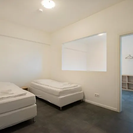 Apartment Raj Living - 250m2 Loft With 6 Im Industriegebiet - 20 Min Messe Dus & Old Town Dus Dusseldorf