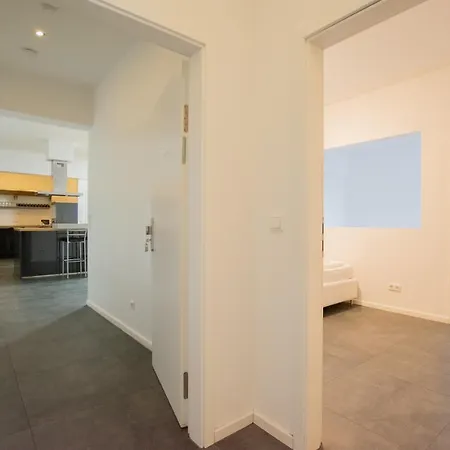 Apartment Raj Living - 250m2 Loft With 6 Im Industriegebiet - 20 Min Messe Dus & Old Town Dus