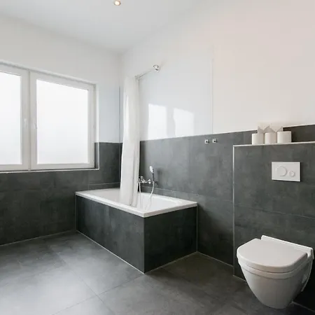 Apartment Raj Living - 250m2 Loft With 6 Im Industriegebiet - 20 Min Messe Dus & Old Town Dus