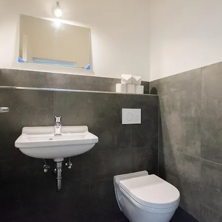 Διαμέρισμα Tolstov - 250m2 Loft With 6 Im Industriegebiet - 20 Min Messe Dus & Old Town Dus