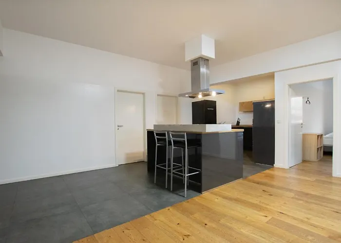 Lejlighed Tolstov - 250m2 Loft With 6 Im Industriegebiet - 20 Min Messe Dus & Old Town Dus